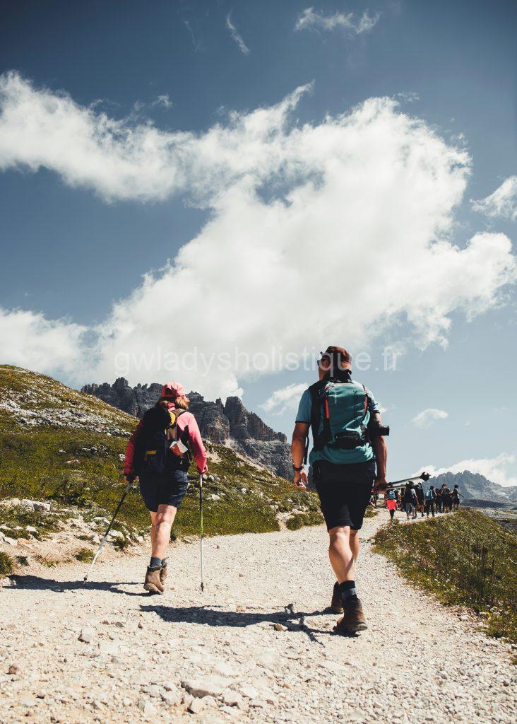 La marche, un acte fondamental qui allie la respiration, le mouvement et l'exposition à la lumière naturelle.