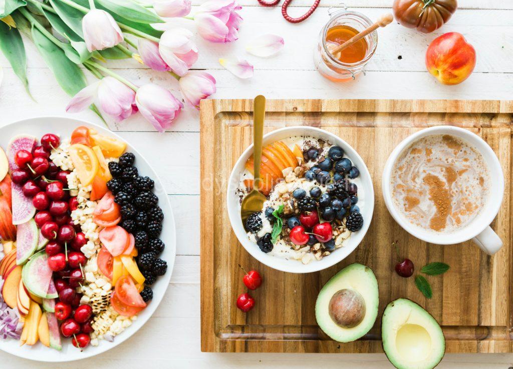 Miam-ô-fruits + boisson chaude = petit-déjeuner équilibré.