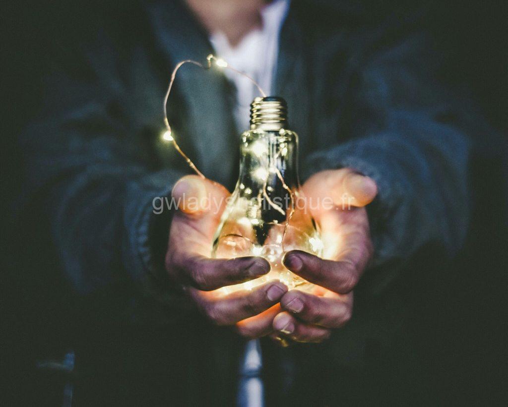 L'énergie de notre corps fonction comme une ampoule.